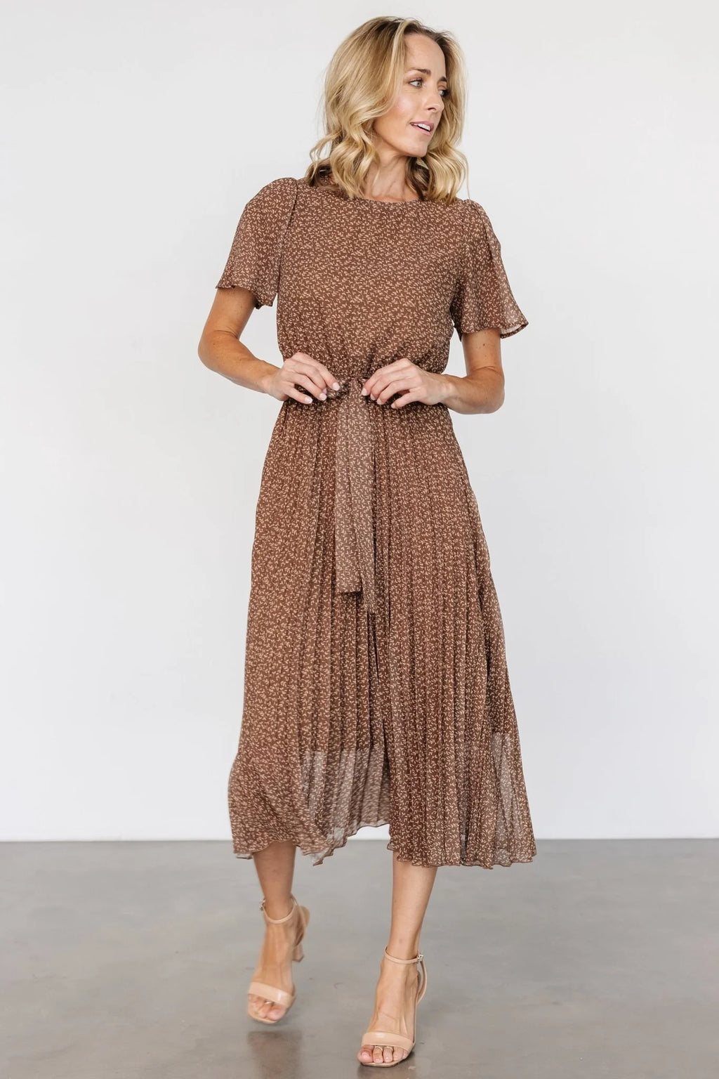 Prim Pleated Dress | Dusty Brown Print